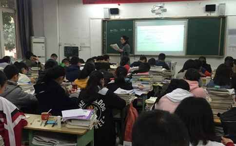 公務員和教師的收入差距有多大？看完你會報哪個